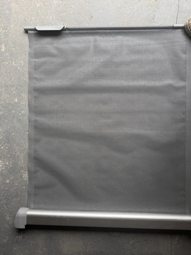 Retractable safety gate - retractable,